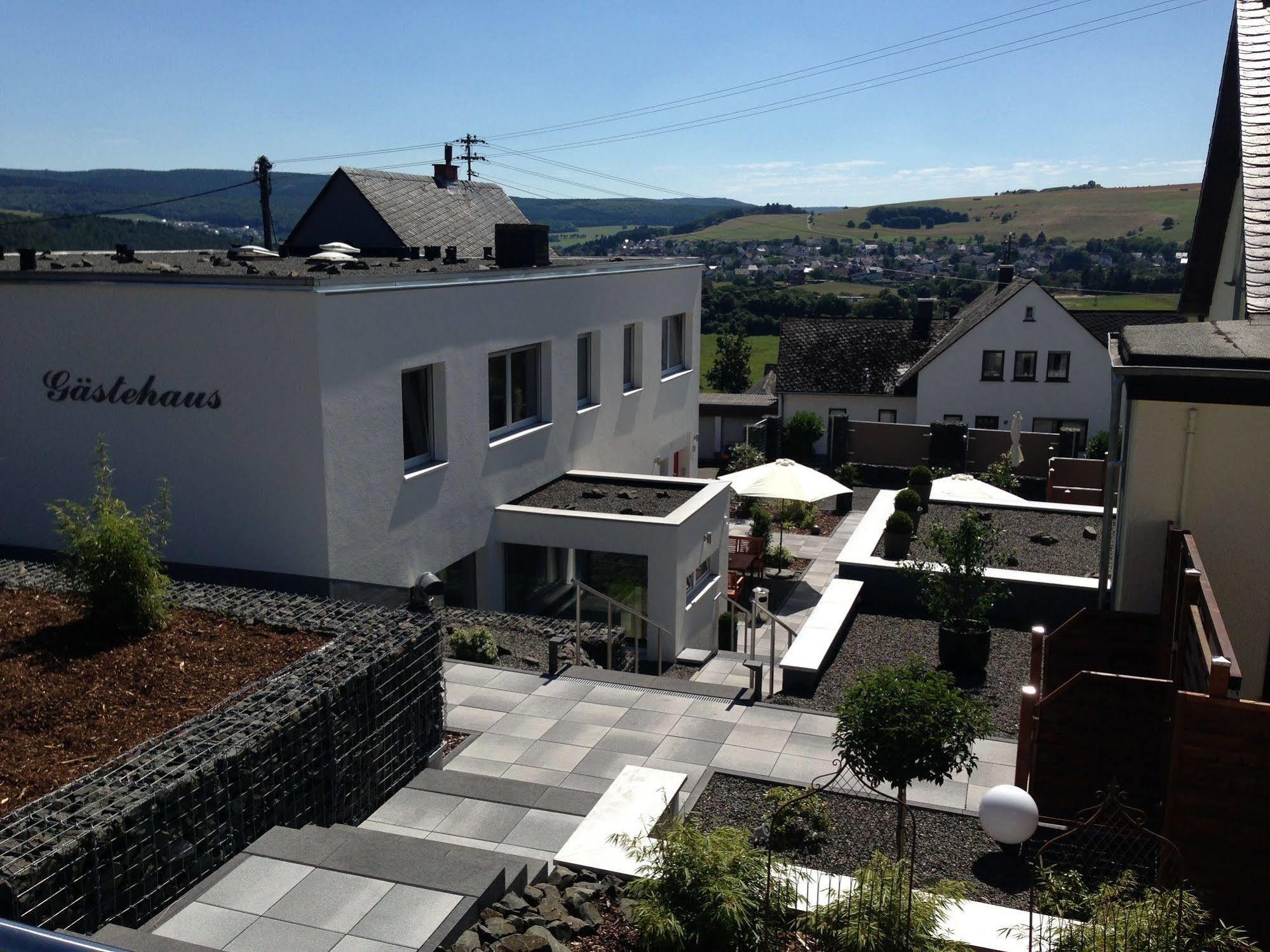 Wohnraum Hotel & Gaestehaus Gusterath Esterno foto